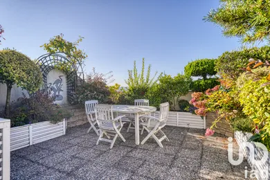 Apartment in Chatou (78400)