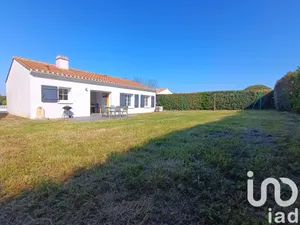 House at Angles (85750)