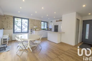 Townhouse in Feucherolles (78810)