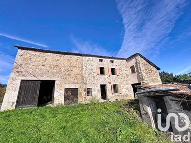 Ferme à Saint-Amant-Roche-Savine (63890)