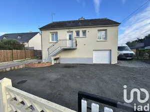 Traditional house at COMBREE (49520)