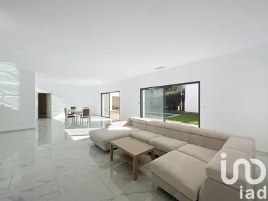 House at Saint-Didier (84210)