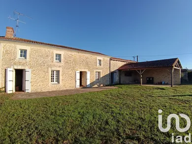 House at Louzy (79100)