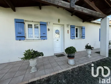 Traditional house in Saint-Georges-Antignac (17240)