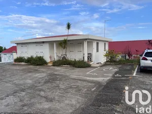 Building at Trois-Rivières (97114)