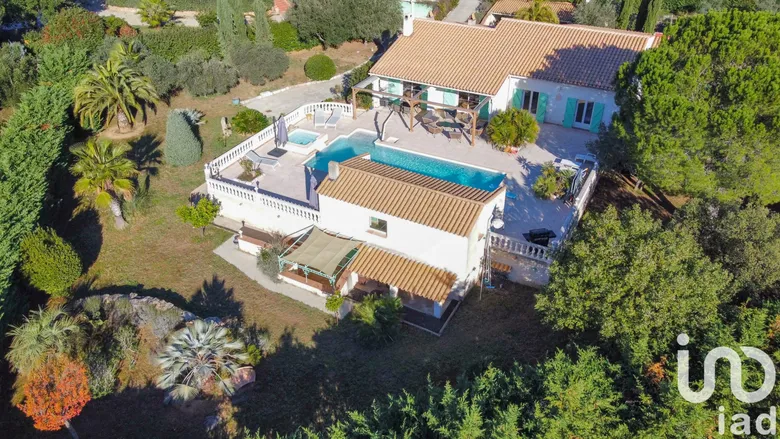 Maison 10 pièces 258 m² · à Roquebrune-sur-Argens · 258 m² · 950 000 €