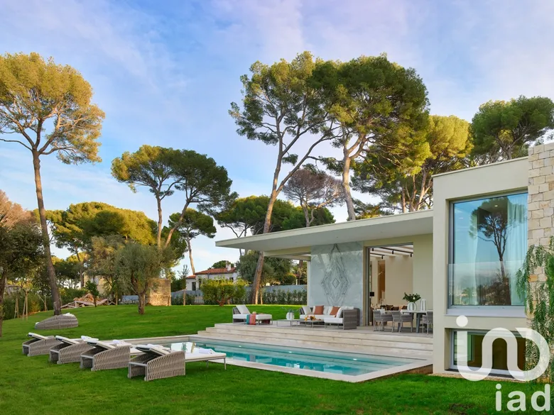 Maison 9 pièces 402 m² · à Antibes · 402 m² · 8 490 000 €