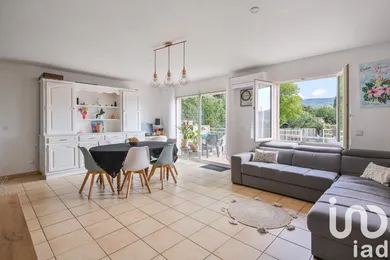 Apartment at Cuges-les-Pins (13780)