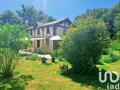Maison traditionnelle à Le Sen (40420)