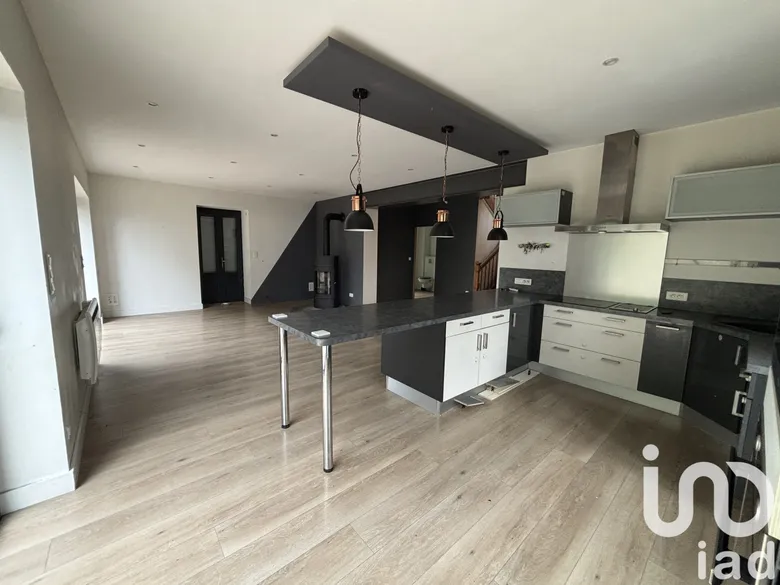 Maison 7 pièces 190 m² · à Branges · 190 m² · 215 000 €