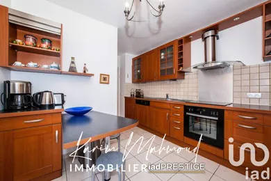 Apartment in Paris (75015)