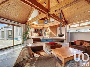 Architectural house at Noiseau (94880)