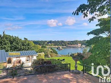Traditional house at Lézardrieux (22740)