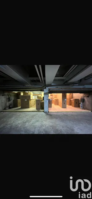 Parking à Paris (75018)