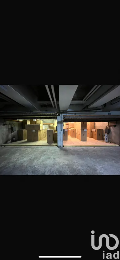 Parking at Paris (75018)