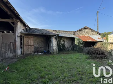 Grange à La Puye (86260)