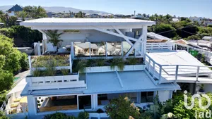 Mansion at Saint-Pierre (97410)