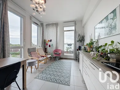 Apartment in Bondoufle (91070)