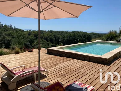 Domain in courties (32230)