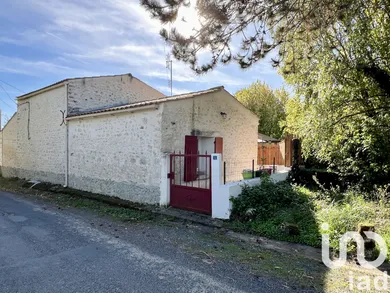 House at Meursac (17120)