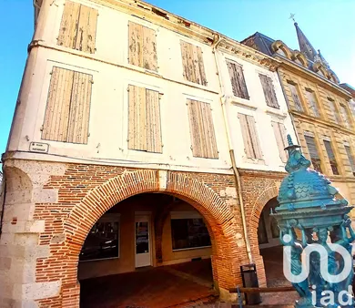Building in Valence (82400)