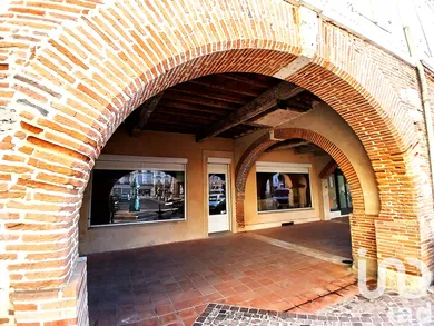 Building at Valence (82400)