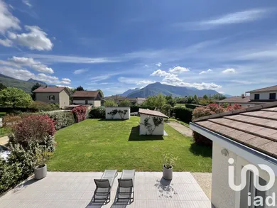 Architectural house at La Buisse (38500)