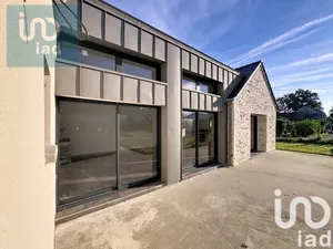 Architectural house at Grandchamps-des-Fontaines (44119)