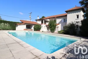 Mansion at Orléat (63190)