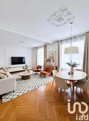 Apartment at Courbevoie (92400)