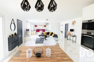 House at Saint-Seurin-sur-l'Isle (33660)