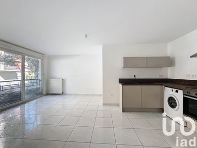 Apartment in Grenoble (38100)