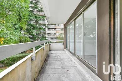 Apartment in Paris (75019)