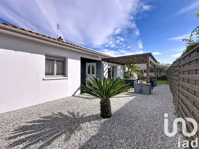 Pavillon à Parthenay (79200)