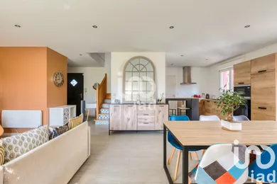 Traditional house at Lamarque (33460)