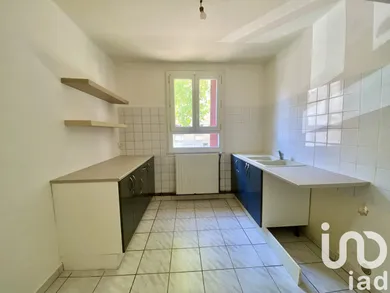 Apartment in Sainte-Geneviève-des-Bois (91700)