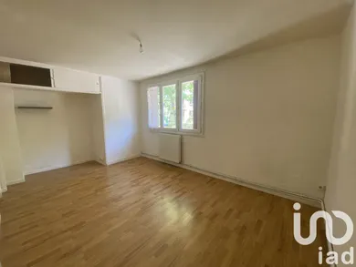 Apartment in Sainte-Geneviève-des-Bois (91700)