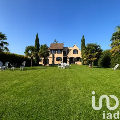 Mansion in Presles-en-Brie (77220)