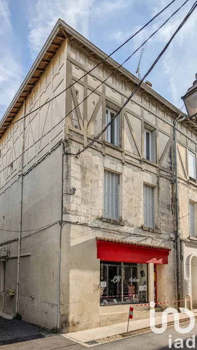 Immeuble à Châteauneuf-sur-Charente (16120)