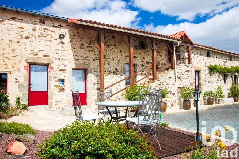Maison 14 pièces 360 m² · à Les Herbiers · 360 m² · 990 000 €
