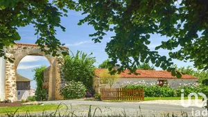 Domain in Les Herbiers (85500)