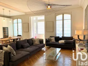 Apartment in Paris (75017)