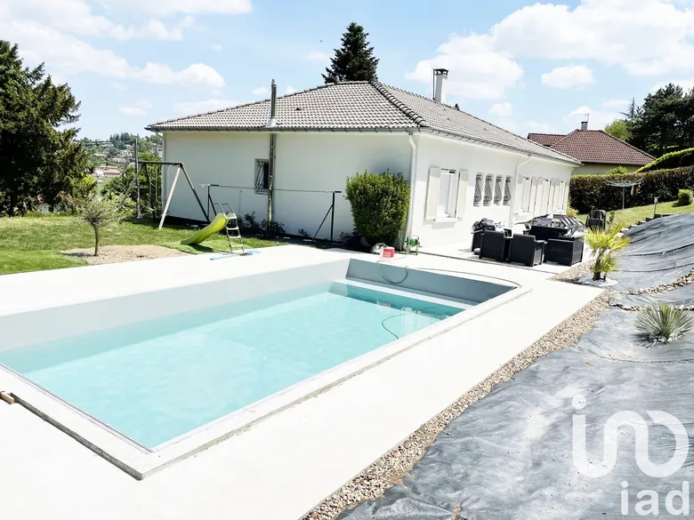Maison 6 pièces 191 m² · à Saint-Genest-Lerpt · 191 m² · 425 000 €