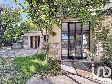 House at Eyragues (13630)