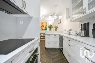 Apartment in Paris (75017)