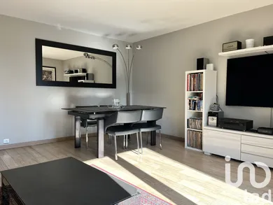 Apartment in Puteaux (92800)