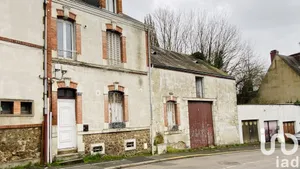 Building at Gien (45500)