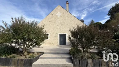 Architectural house in Loire-Authion (49800)