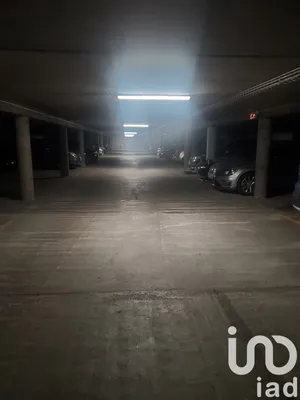 Parking à Paris (75020)