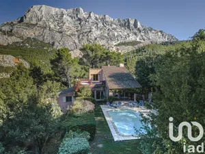 Architectural house at Saint-Antonin-sur-Bayon (13100)